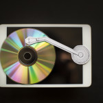 Tablet CD player_tstock_513398319